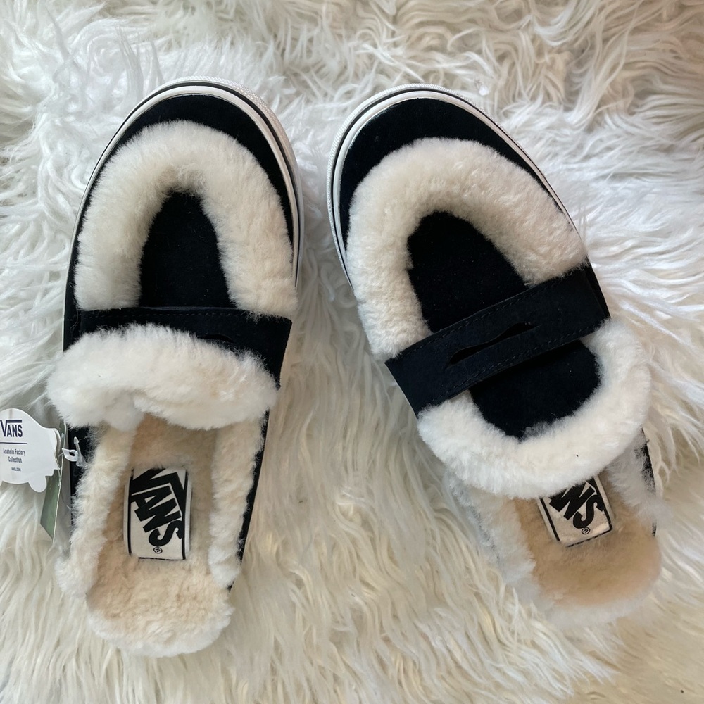 Vans NWT Unisex Style 53 Shearling Mule DX Black/White. Size 5 Men’s, 6.5 Women - Picture 2 of 9